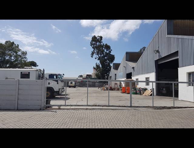 1,116M² FACTORY TO LET IN BLACKHEATH INDUSTRIAL